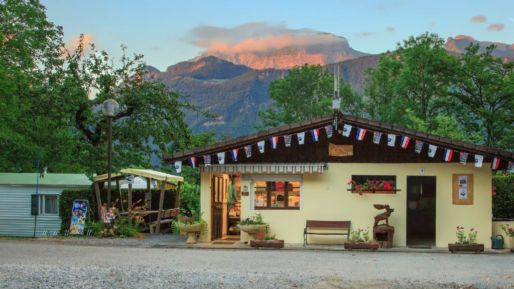 Camping Le Verger Fleuri Lathuile Extérieur photo